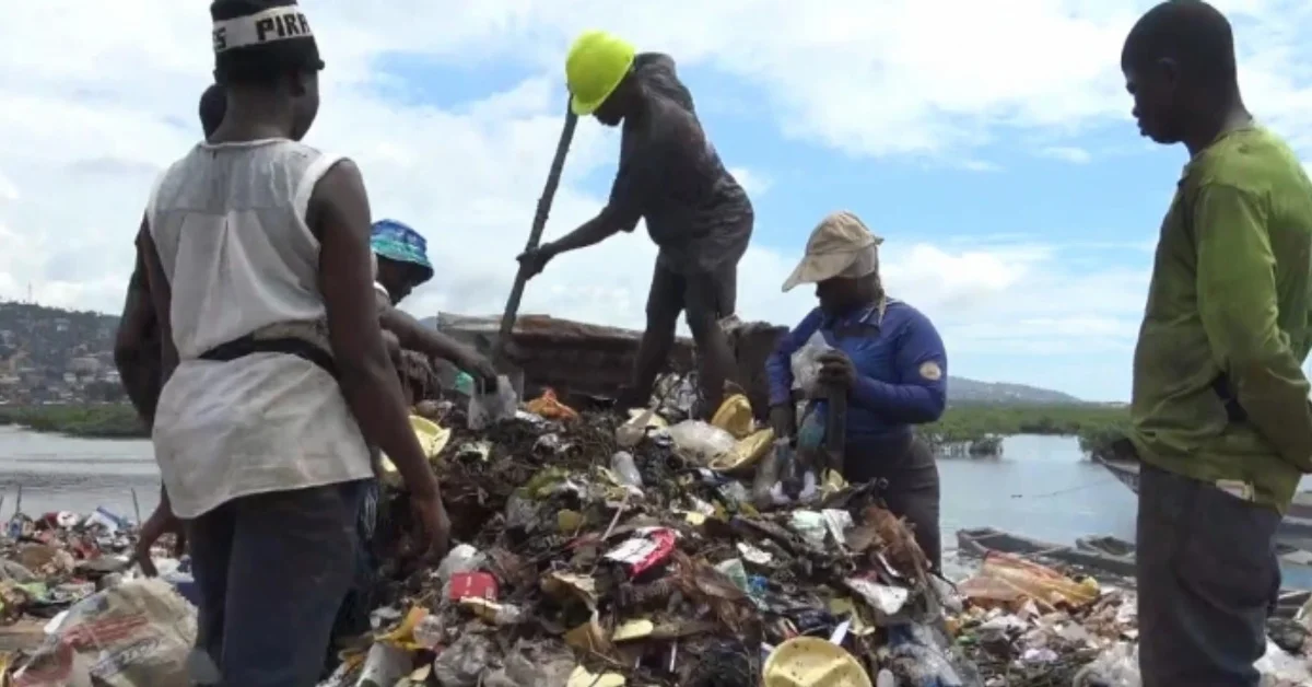 Aberdeen Residents Turn Garbage to Money