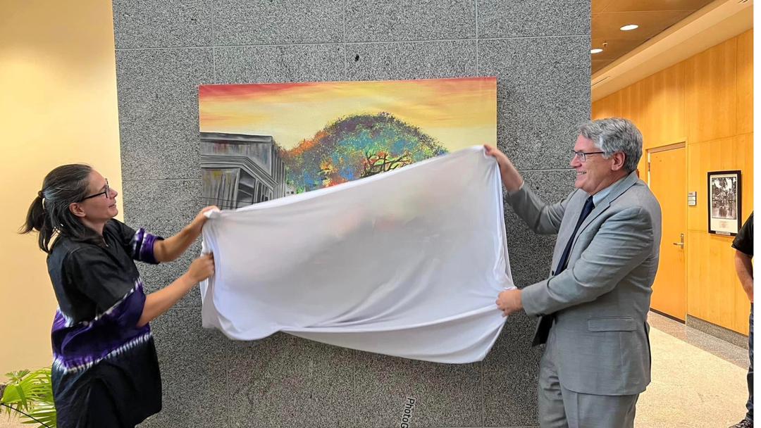Ambassador David Reimer unveils painting of historic Cotton Tree in Sierra Leone