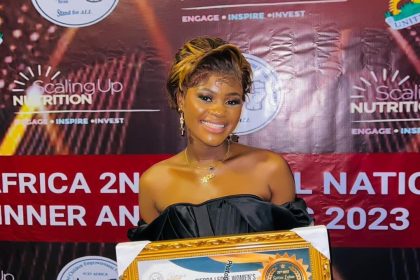 Sierra Leonean Journalist Zizer JJ Mumgbay Receives Women's Excellence Award.