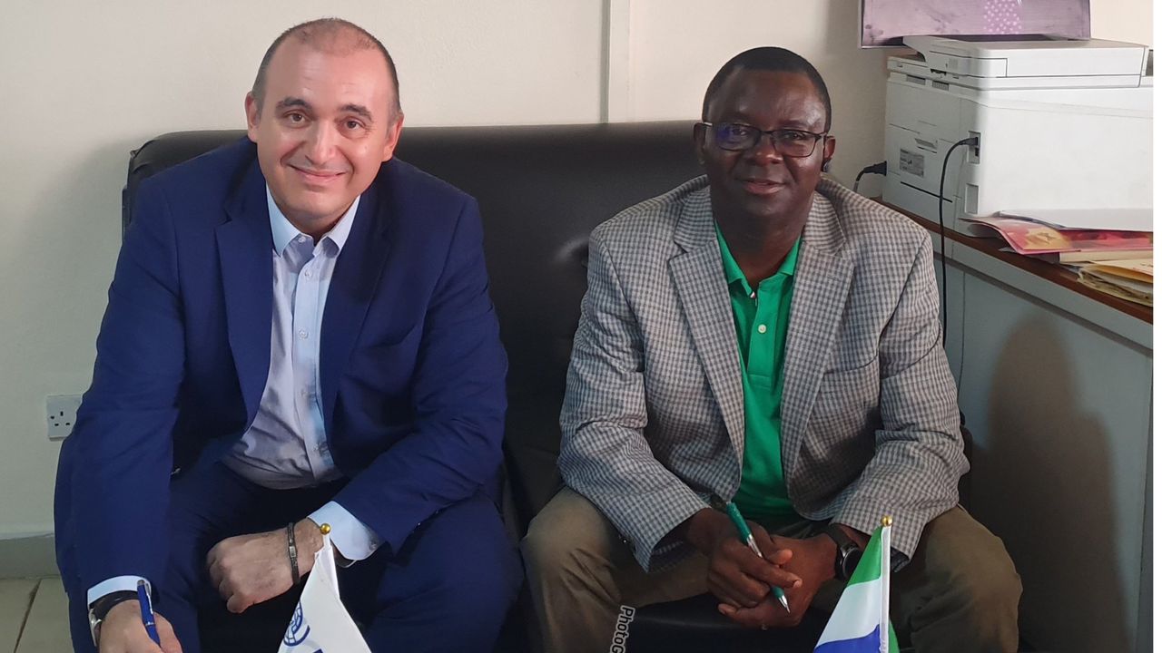 UN Migration Office in Sierra Leone & Government signs plan to address climate change and human mobility.