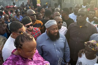 Jagaban Donates Le 60 Million to Fire Victims in Kroo Bay Community