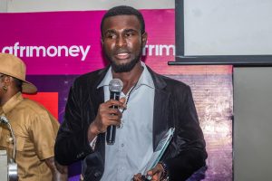 Sallu Kamuskay speaking after receiving the award 