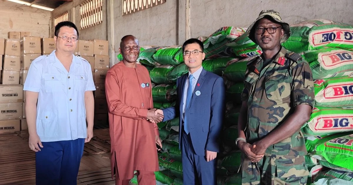 Chinese Embassy donates bags of rice to RSLAF
