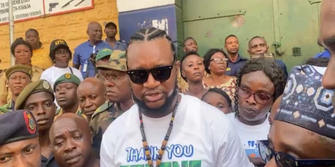 Concerned Citizen Offers Boss LAJ Vital Advice