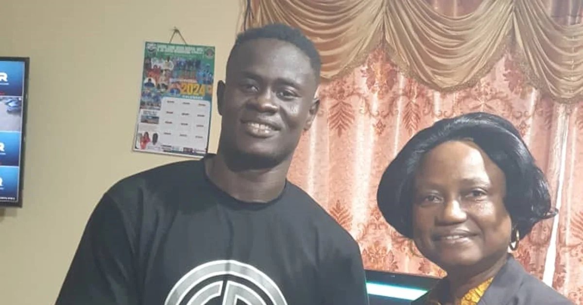 Musa-Tombo-and-Augusta-James-Teima-4.jpg Musa Tombo Kamara Visits New Sports Minister