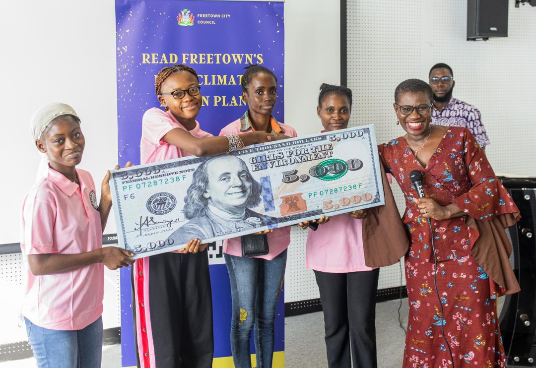 FREETOWN MAYOR AWARDS CHEQUES TO WINNERS OF BLOOMBERG YOUTH CLIMATE ACTION FUND Youth Climate Freetown Mayor