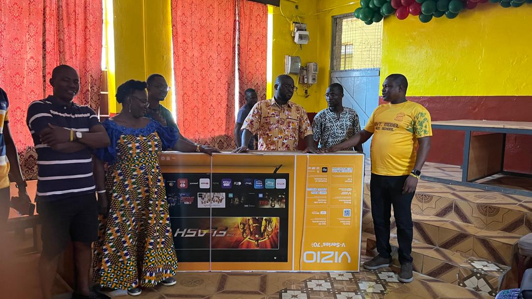 Dr. Emmanuel Saffa Abdulai Leads Class of 1996/97 in Donating 70-Inch TV to Refurbished Staff Room at Government Model Secondary School