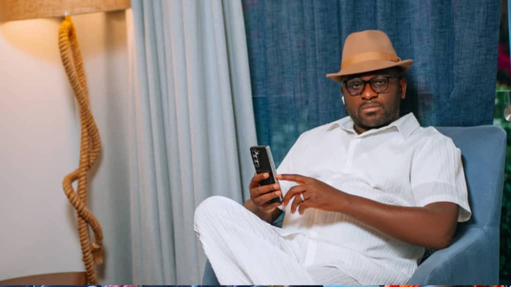 𝐁𝐨𝐨𝐤 𝐑𝐞𝐯𝐢𝐞𝐰 𝐓𝐡𝐞 𝐆𝐥𝐨𝐛𝐞𝐭𝐫𝐨𝐭𝐭𝐢𝐧𝐠 𝐒𝐜𝐡𝐨𝐥𝐚𝐫/𝐀𝐜𝐭𝐢𝐯𝐢𝐬𝐭 𝐟𝐫𝐨𝐦 𝐋𝐮𝐚𝐰𝐚 𝐁𝐨𝐨𝐤 𝐑𝐞𝐯𝐢𝐞𝐰 𝐓𝐡𝐞 𝐆𝐥𝐨𝐛𝐞𝐭𝐫𝐨𝐭𝐭𝐢𝐧𝐠 𝐒𝐜𝐡𝐨𝐥𝐚𝐫/𝐀𝐜𝐭𝐢𝐯𝐢𝐬𝐭 𝐟𝐫𝐨𝐦 𝐋𝐮𝐚𝐰𝐚