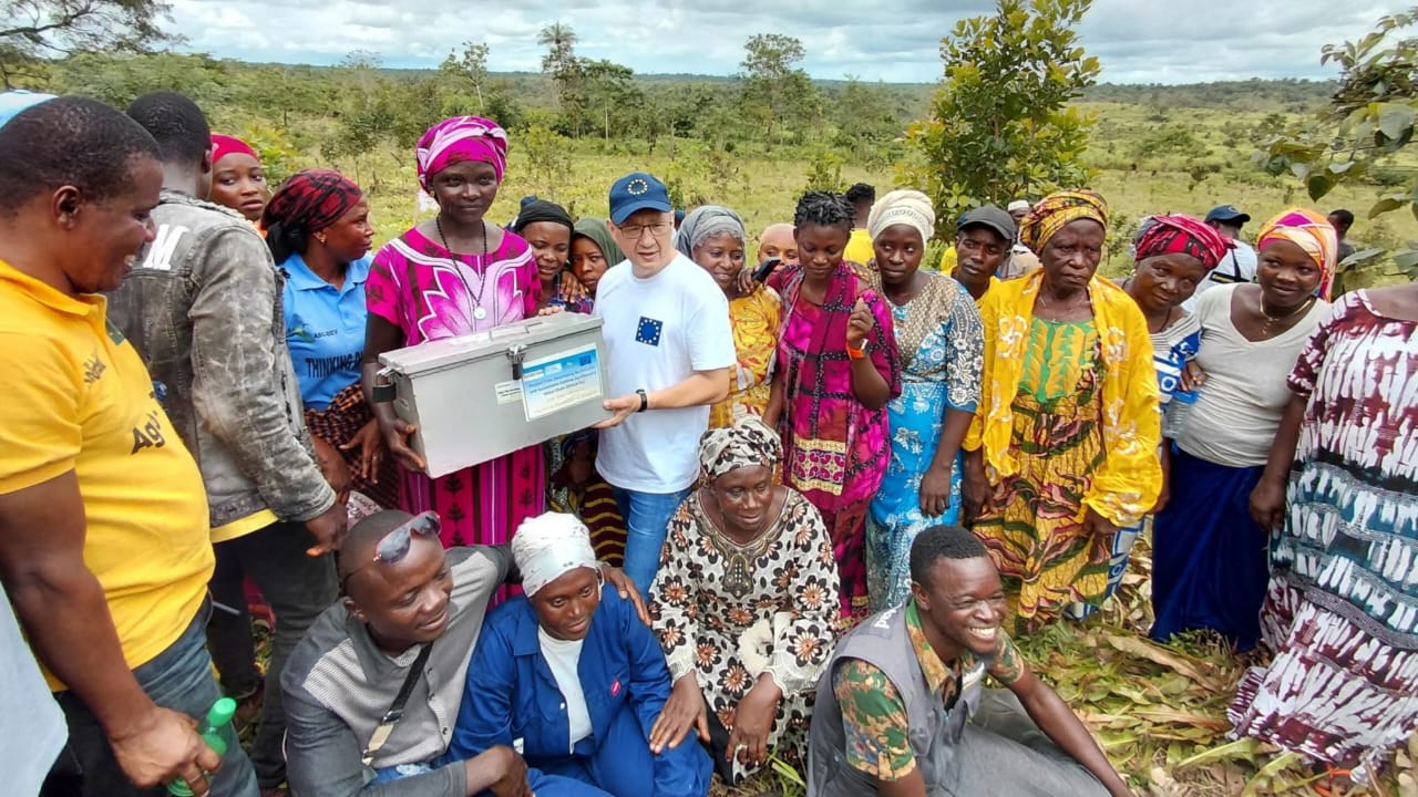 EU Bus Tour visits cashew farmers in northern Sierra Leone EU Bus Tour visits cashew farmers in northern Sierra Leone