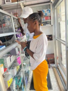 Afrikonet.sl staff talking to a vendor