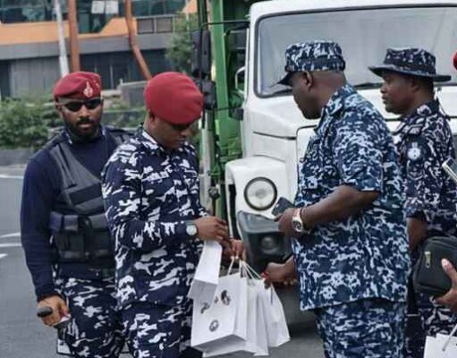 IGP Sellu Meets the Public, Shares Festive Gifts in Freetown IGP Sellu Meets the Public, Shares Festive Gifts in Freetown