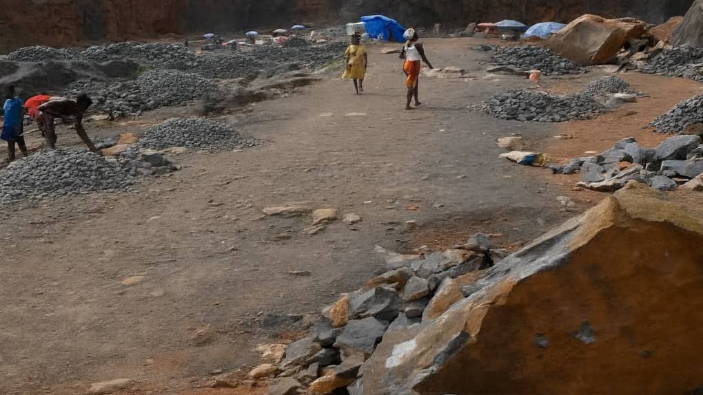 Sierra Leone’s Child Miners Struggle to Stay in School Sierra Leone’s Child Miners Struggle to Stay in School Picture Credit Hassanatu Kamara