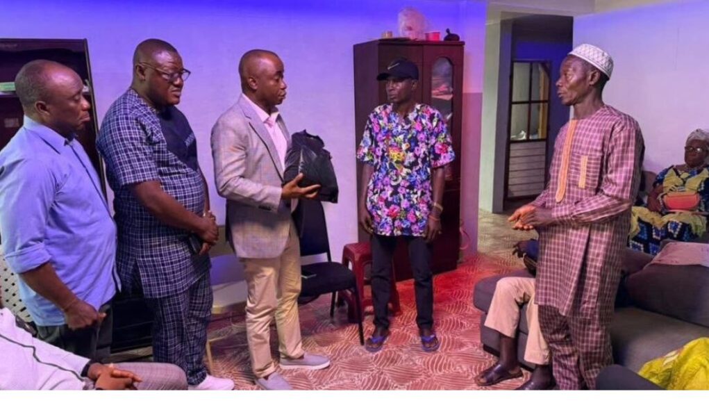 SLFA EXCO PAYS CONDOLENCE VISIT TO FAMILY OF LATE JS KEIFALA